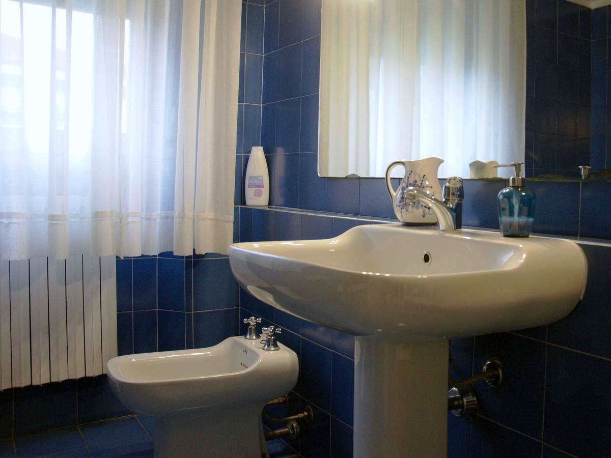 Camera Doppia con Letti Singoli e Bagno in Comune