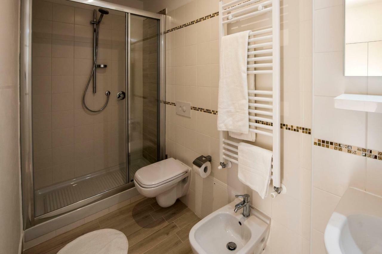 Camera Matrimoniale/Doppia con Letti Singoli con Bagno Privato