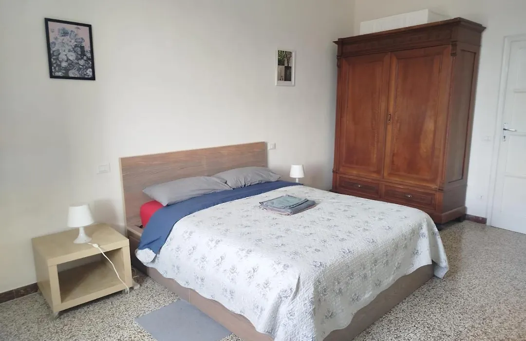 Treehouse - Spacious Private Rooms In Central Pisa Near Station & Airport-1