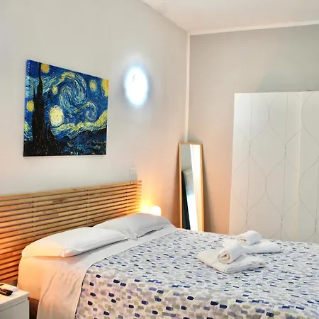 The Green Gate - Airport Guest House-3