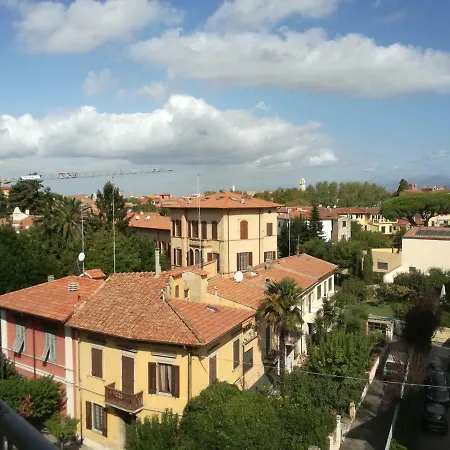 Treehouse - Spacious Private Rooms In Central Pisa Near Station & Airport-2